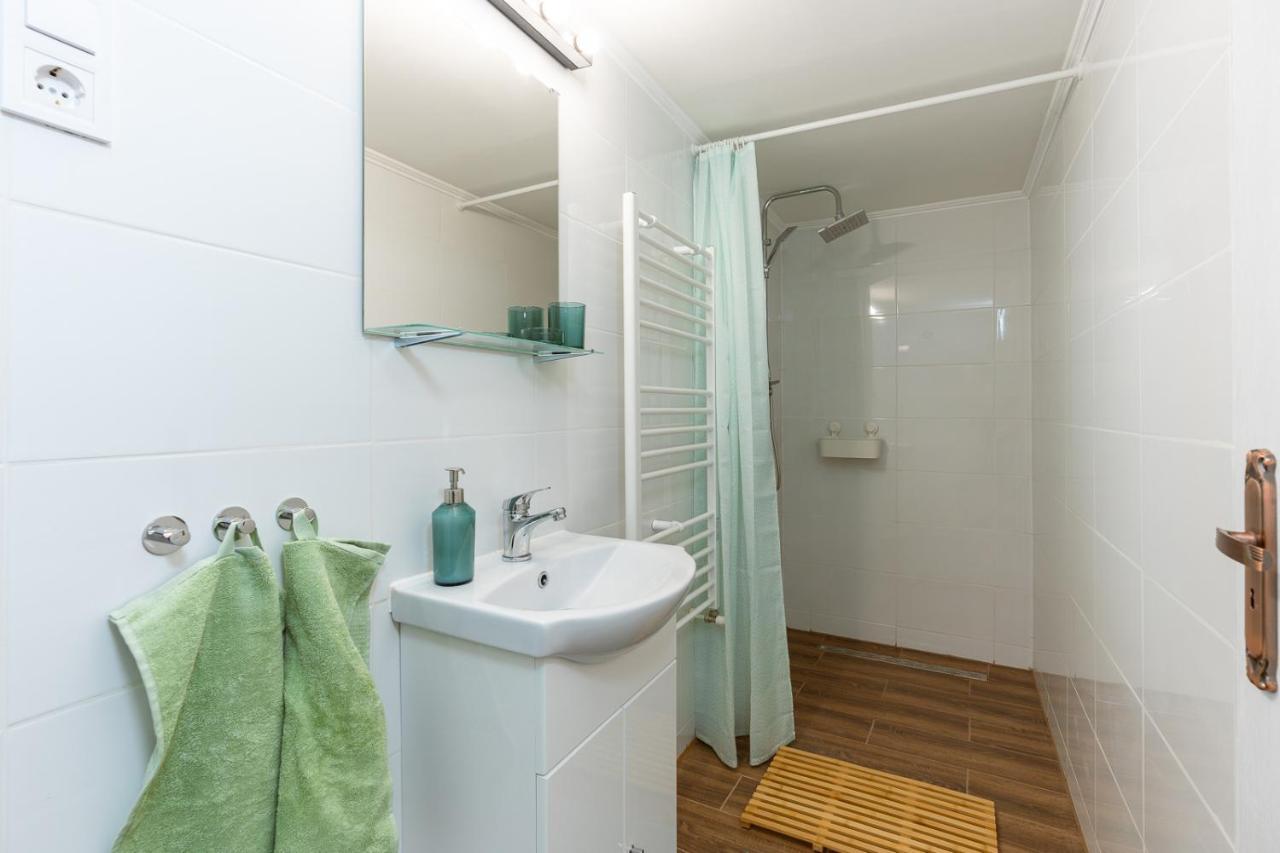 Stylish 2-Bedroom Apartment In Central Budapest Esterno foto