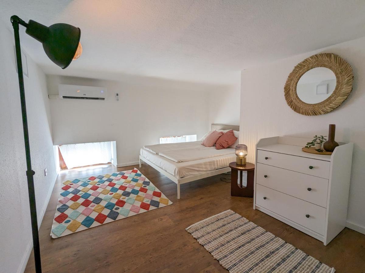 Stylish 2-Bedroom Apartment In Central Budapest Esterno foto